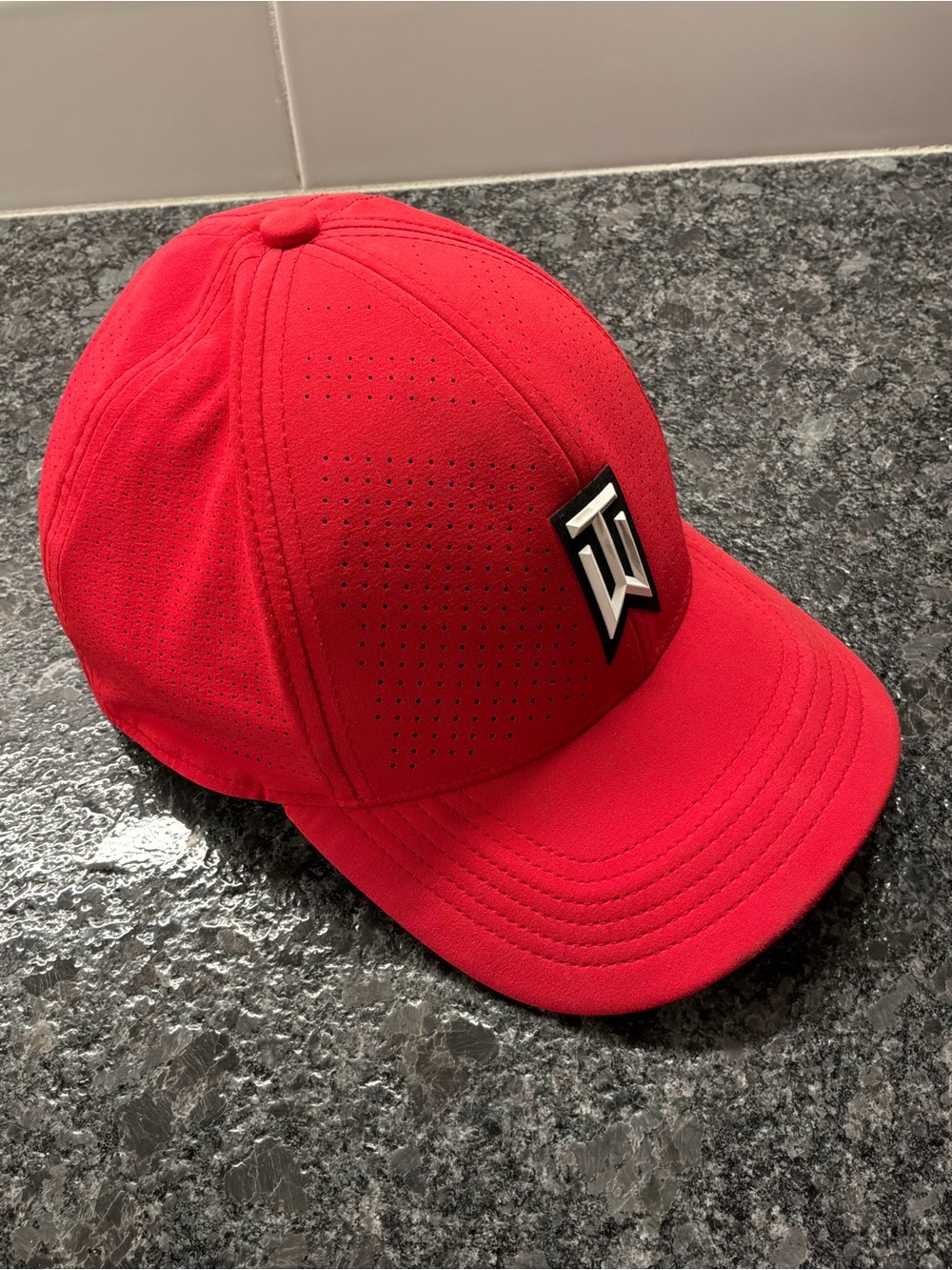 Tiger Woods Nike swoosh red breathable golf cap L /XL